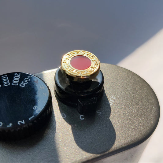 Gem camera shutter button on Leica M10