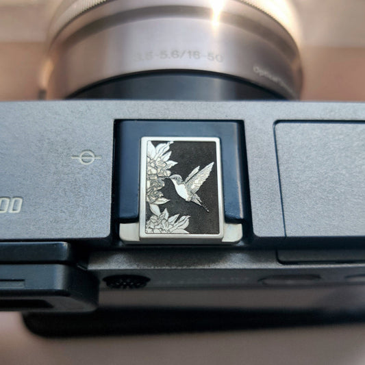 Hummingbird nikon hot shoe cover silver