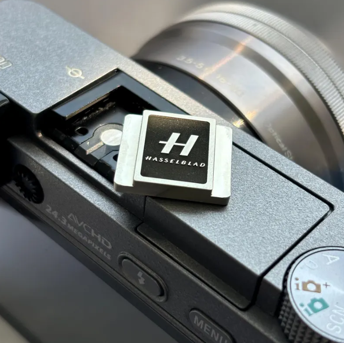 Hasselblad - Silver Camera Hot Shoe Cover